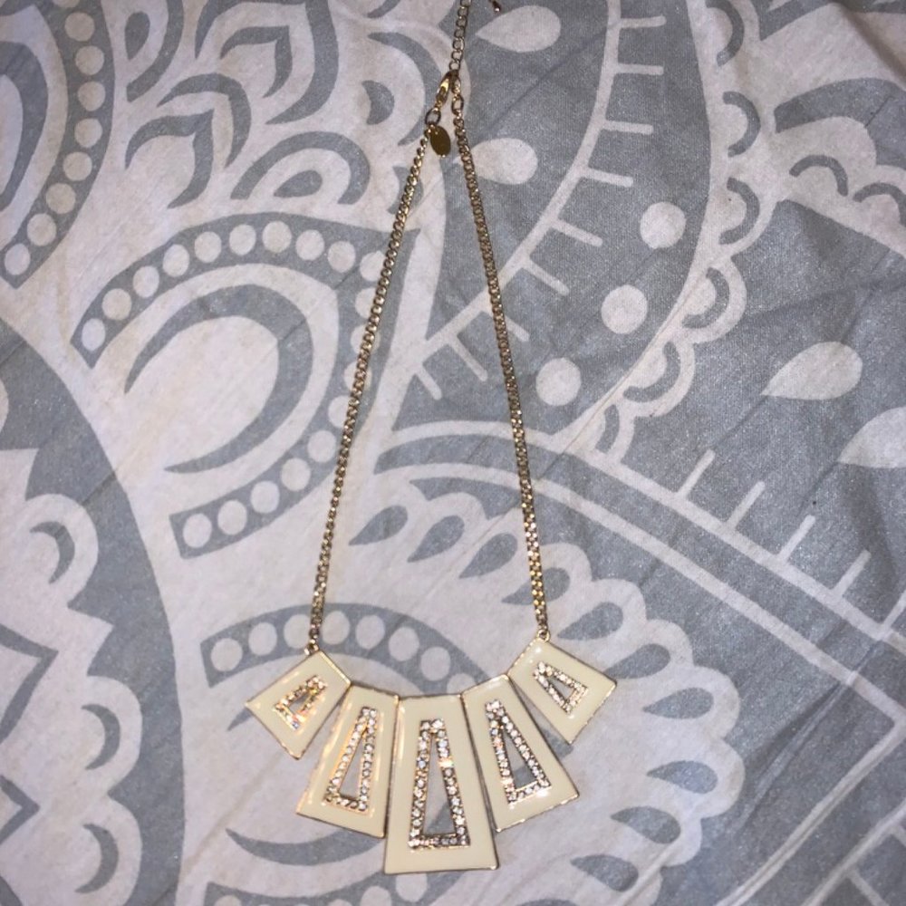 ✨ Francesca’s Geometric Rhinestone Statement Necklace – Cream & Gold - Picture 3 of 3